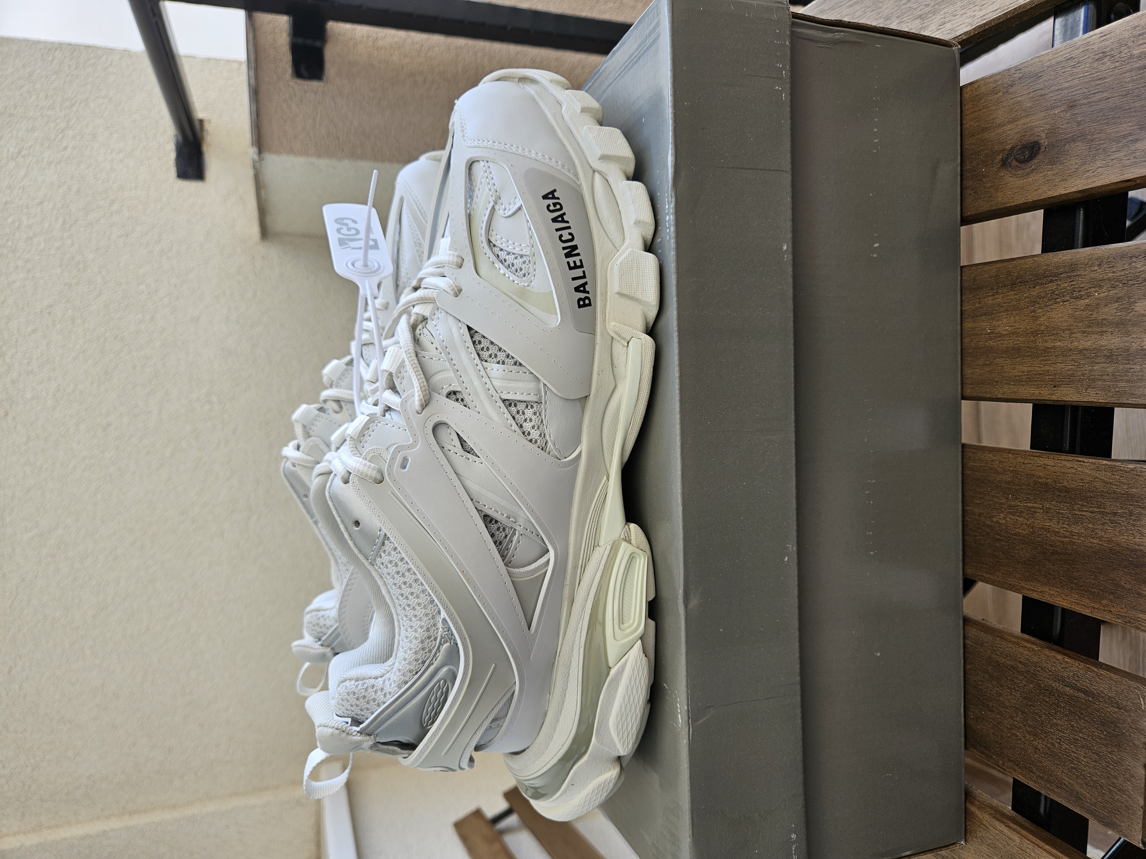 Balenciaga TRACK  15.500rsd  SRB