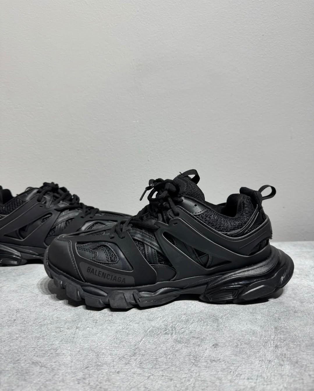 Balenciaga TRACK  15.500rsd  SRB
