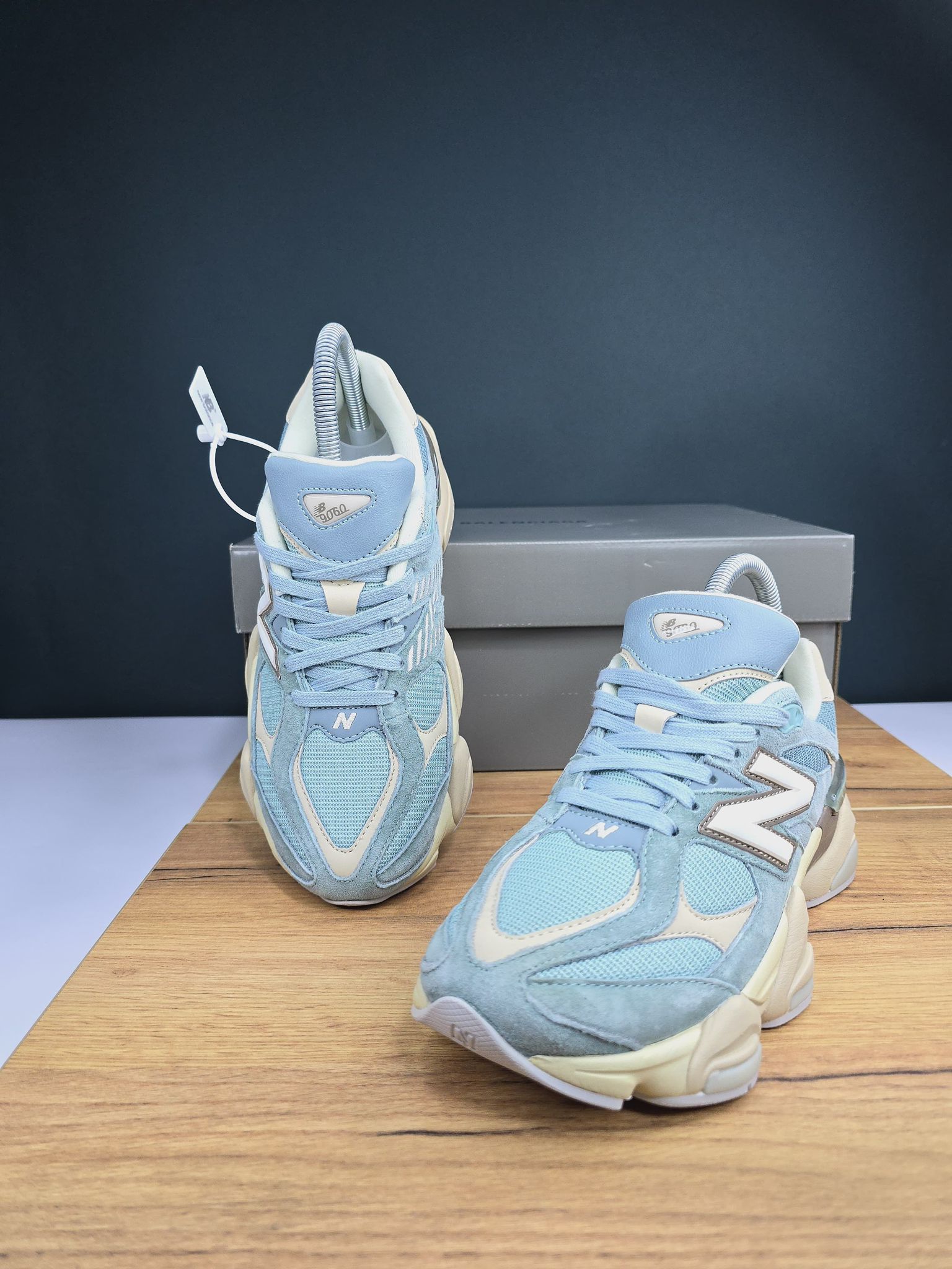 New Balance 9060  11.900rsd  SRB