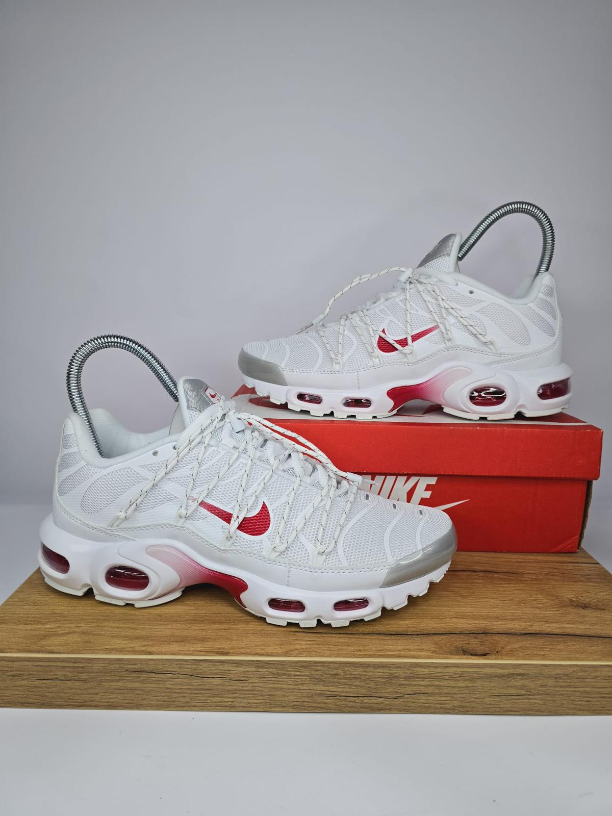NIKE PATIKE TN Utility White University Red