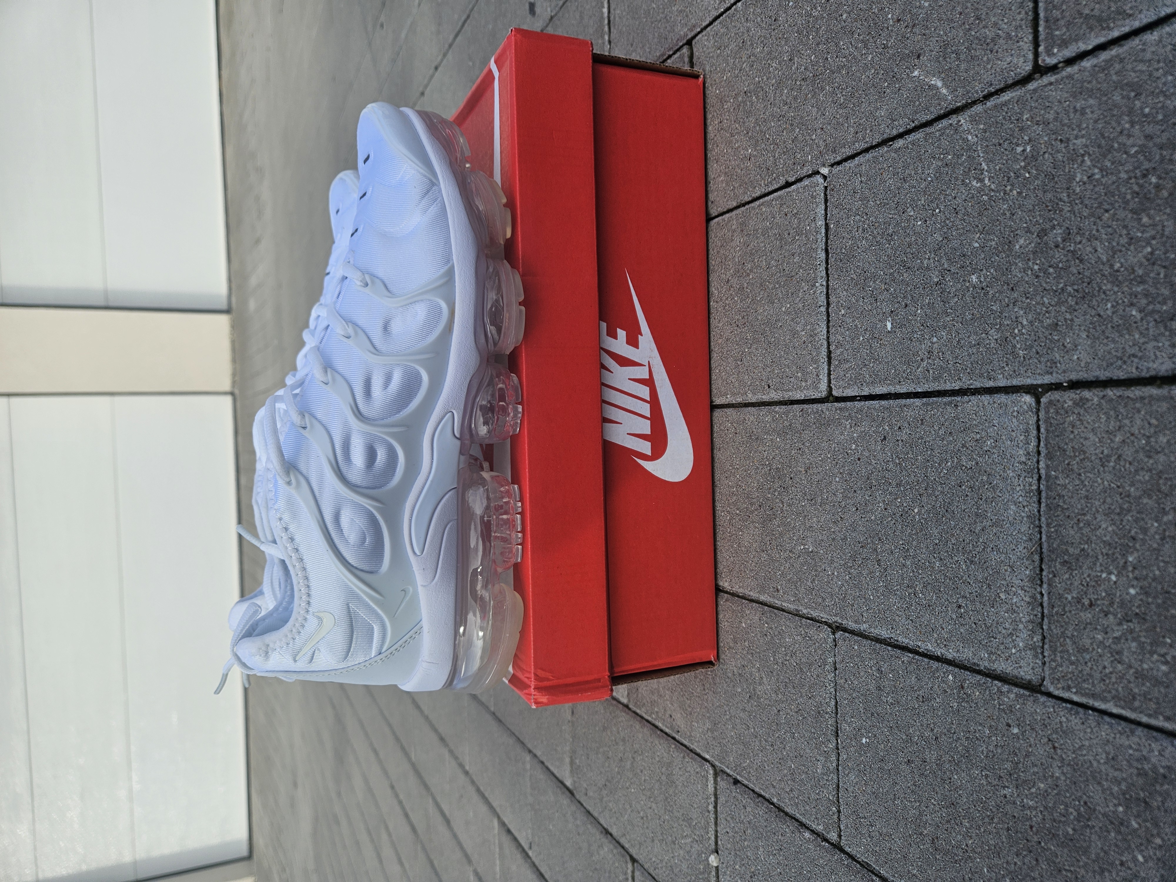 NIKE PATIKE VAPORMAX Plus Triple White