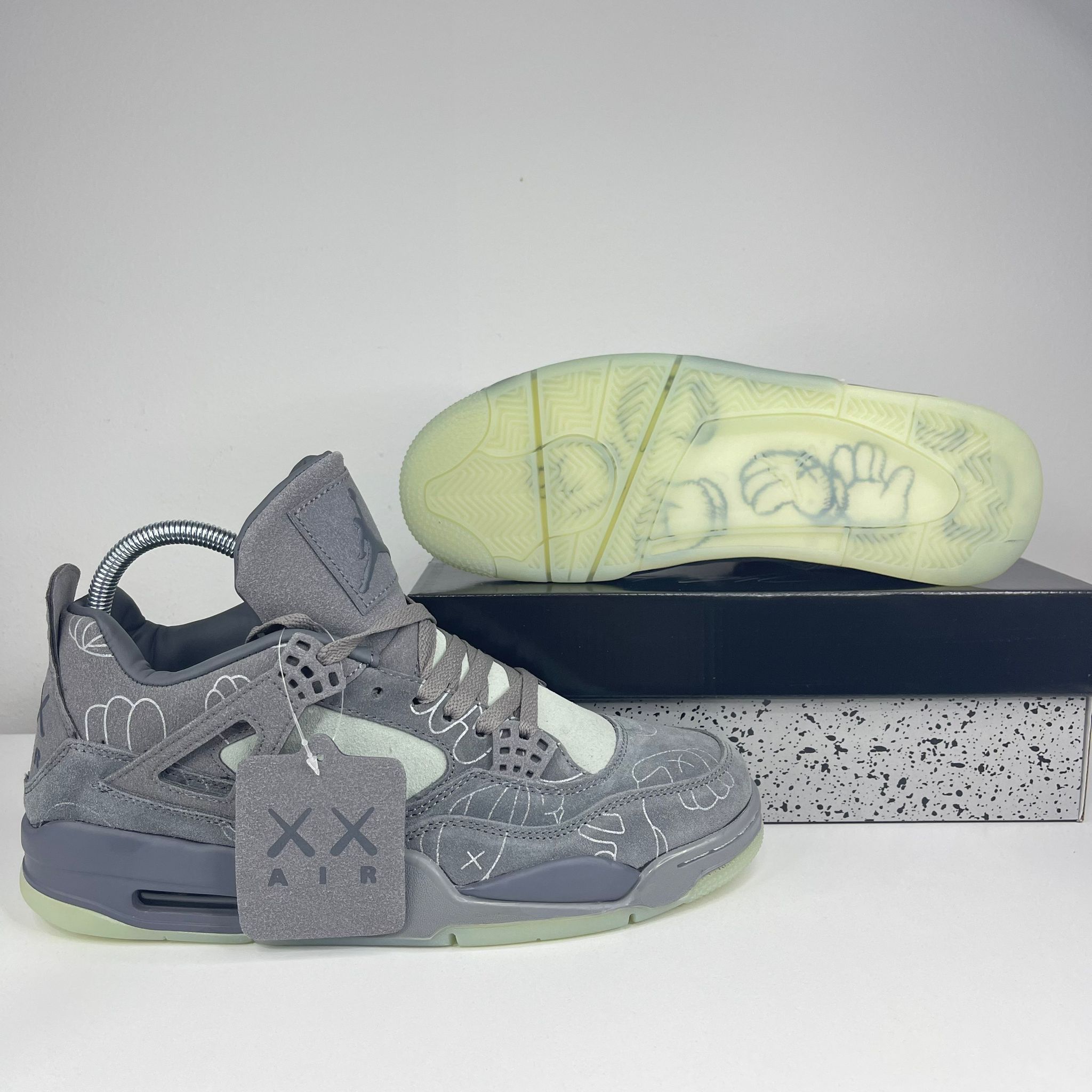 NIKE PATIKE JORDAN 4 Retro Kaws