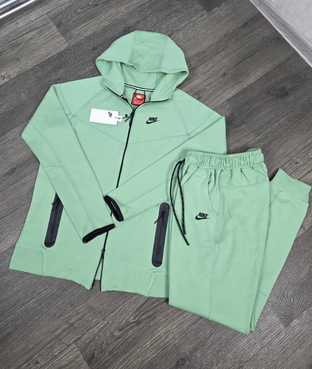 Nike Tech Fleece